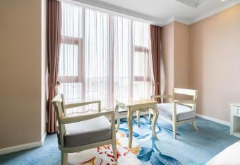 Shanghai Pudong Airport Resort Licheng Ruixuan Hotel has Balcony rooms