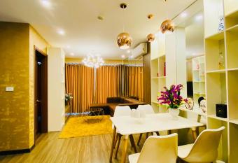 New Life Homestay luxury 2 bedroom allows 18 year olds to book a room