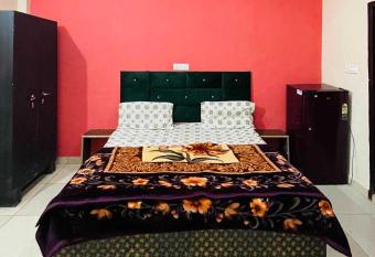 Super OYO 81157G Amy Inn allows 18 year olds to book a room