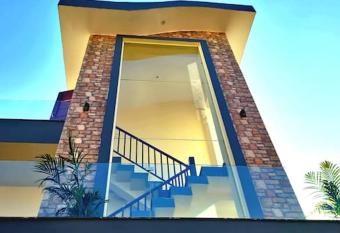 Luxury Villa with Free Breakfast - RnR Manor allows 18 year olds to book a room