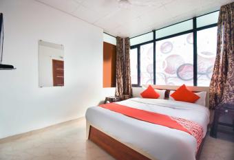 OYO Flagship 81171 Alka Guest House allows 18 year olds to book a room