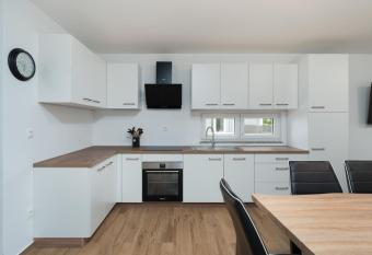 Number One Apartments has rooms with a private hot tub