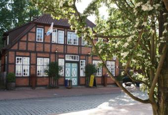 Kontraste allows 18 year olds to book a room