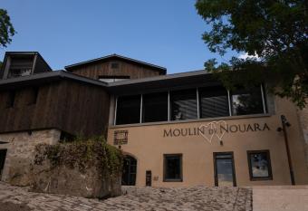 Le Moulin de Nouara has Balcony rooms
