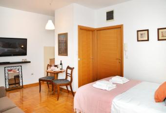 Studio Milan has Balcony rooms