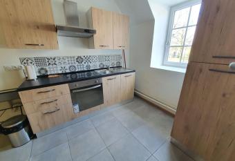 Appartement 4 personnes proche gare et h  pital allows 18 year olds to book a room