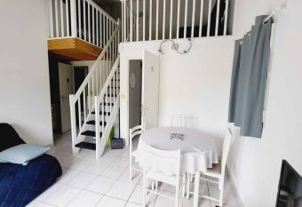 Le Hameau des Pins - Le Clos du Chene Vert has Balcony rooms