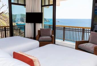 Villa los molinos allows 18 year olds to book a room