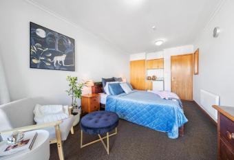 Comfy Pad in Fernhill has Balcony rooms