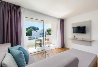 Apartament Massanet 2c has Balcony rooms