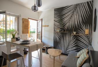 Le Petit Sa  gon allows 18 year olds to book a room