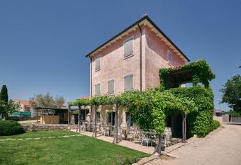 Winery Cuj Bed & Breakfast allows 18 year olds to book a room