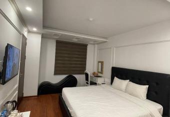 Mia Hotel allows 18 year olds to book a room