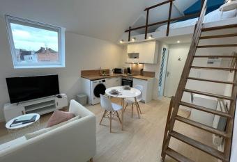 Le Studio 114 allows 18 year olds to book a room