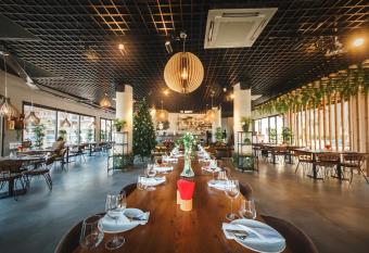 Ground Floor Apartments in Caesar Resort & SPA, Long Beach allows 18 year olds to book a room