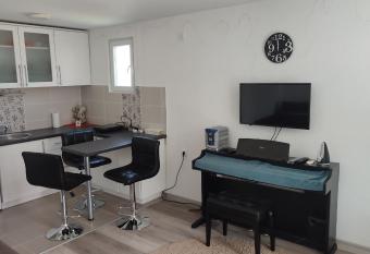 Studio Centar has Balcony rooms