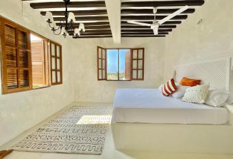 Taqwa Villa - Lamu, Shela allows 18 year olds to book a room