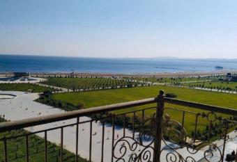 Levent Beach has Balcony rooms