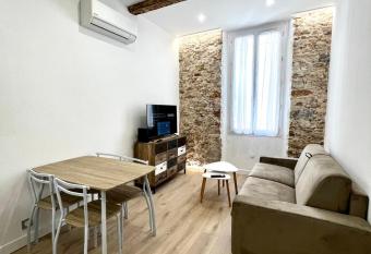 Chez Thibault brandnew one bedroom apartment in Antibes allows 18 year olds to book a room