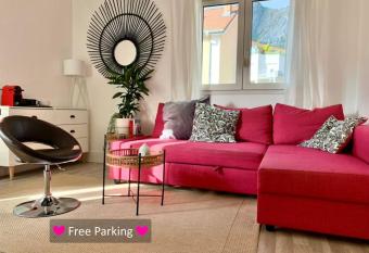 Hiker s spot - Parking A/C City Center has Balcony rooms