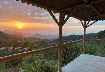 Hostal Vista Verde Minca allows 18 year olds to book a room