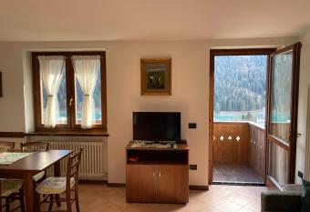 Rosadira Vista Lago allows 18 year olds to book a room