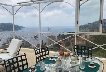 Villa La Terrasse allows 18 year olds to book a room