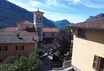 Ca  dei Codirossi has Balcony rooms