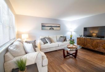 Centrally located near High St allows 18 year olds to book a room