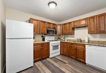 2 Bedroom in Central Columbus allows 18 year olds to book a room