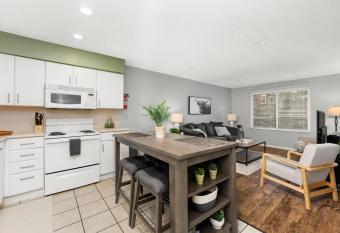 Centrally located 2 Bed allows 18 year olds to book a room