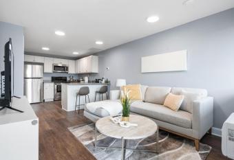 Newly Renovated 1 Bedroom has Balcony rooms