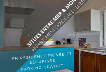 Les Cl  s du Bonheur, Entre Mer & Montagne has Balcony rooms