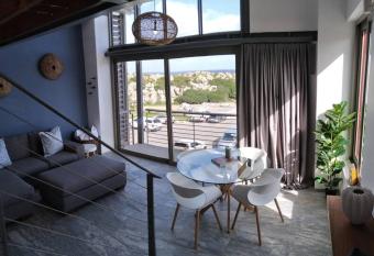 Whale Tails Beach Holiday has Balcony rooms