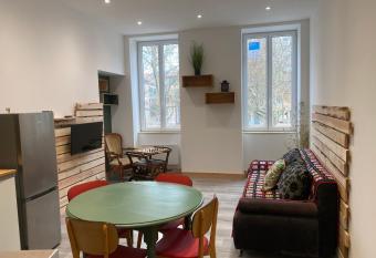 Chez M  lissa 1 allows 18 year olds to book a room