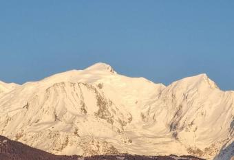 Vue magique allows 18 year olds to book a room