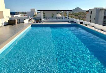 Beautyful & Cozy apartment with beach a few steps allows 18 year olds to book a room