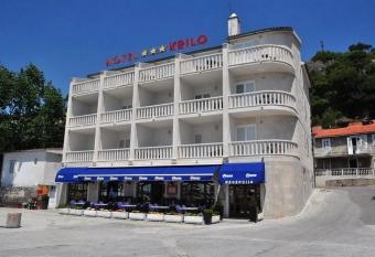 Rooms by the sea Krilo Jesenice, Omis - 17901 has Balcony rooms