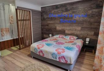 Les Amoureux du Cirque allows 18 year olds to book a room