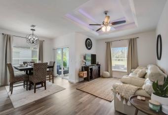 Family Villa King Bed  3 bedrooms 2baths  7 guests  Close to Beaches  Golfing  Fishing has Balcony rooms