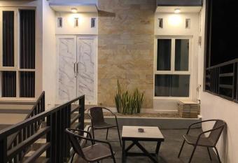 COMFY VILLA BATU Malang - Premium Modern Minimalis has Balcony rooms