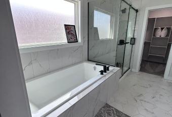 Luxury 5bedroom house sleeps 13guest has rooms with a private hot tub