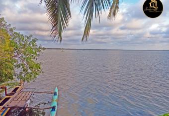 Couple rooms in Negombo allows 18 year olds to book a room