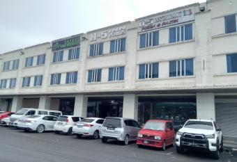 OYO 90776 H-5 Inn allows 18 year olds to book a room