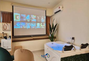 Country Garden Danga Bay InStyle Sea View Homestay Suite by NEO has rooms with a private hot tub