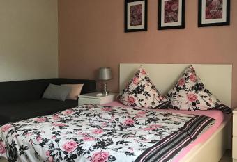 SEWANA Pokoje Go  cinne i Domki Letniskowe has Balcony rooms