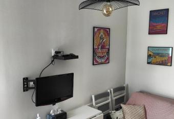 La Casita: Studio cosy ind  pendant de 25 m   has rooms with a private hot tub