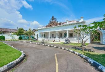 Tirtodipuran Hotel Yogyakarta has Balcony rooms