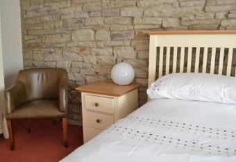 The King s Head allows 18 year olds to book a room