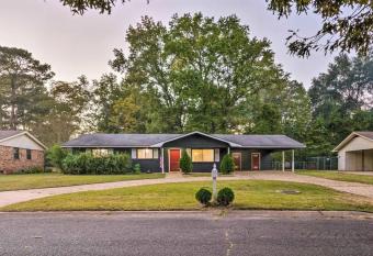 Cheerful 3 Br 2ba Home In Great Neighborhood! allows 18 year olds to book a room